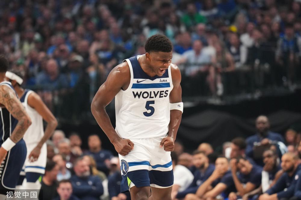 体育悲痛 国内外足坛名人发文哀悼马拉多纳